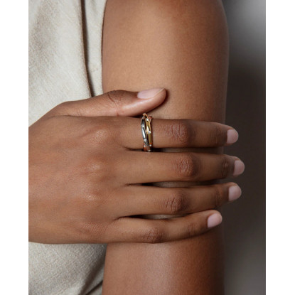 Tres anillos de mujer enlazados de acero en tres tonos