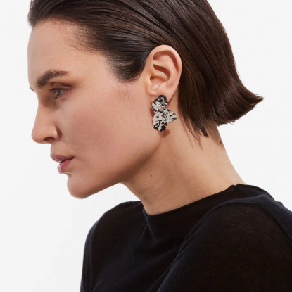 Pendientes cortos hoja en Plata de Radiance