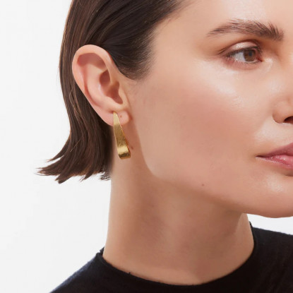 Pendientes aro y plata bañado en oro. Tamaño del motivo de 3,5x2cm de la colección Noise