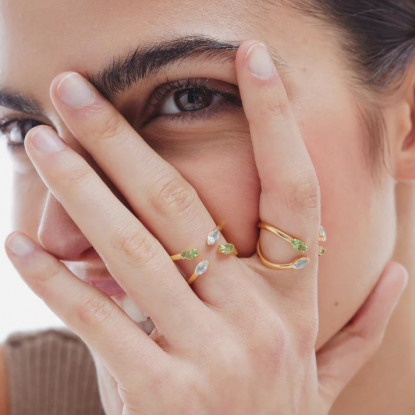 Anillo ajustable cruz cristal en plata baño oro de parís