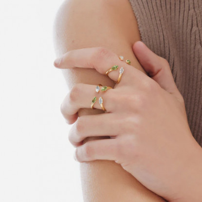Anillo ajustable cruz cristal en plata baño oro de parís